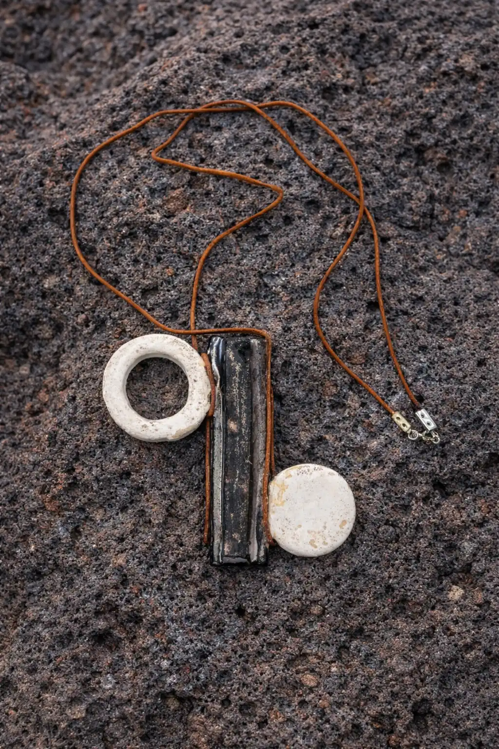galaxias-tis-gis-xeiropoiito-keramiko-kolie-4