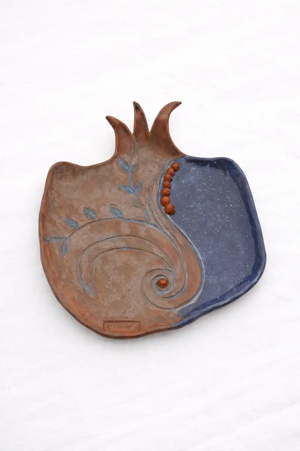 handcrafted-pomegranate-ceramic-plate-keramiko-diakosmitiko-rodi-symvolo-afthonias-1